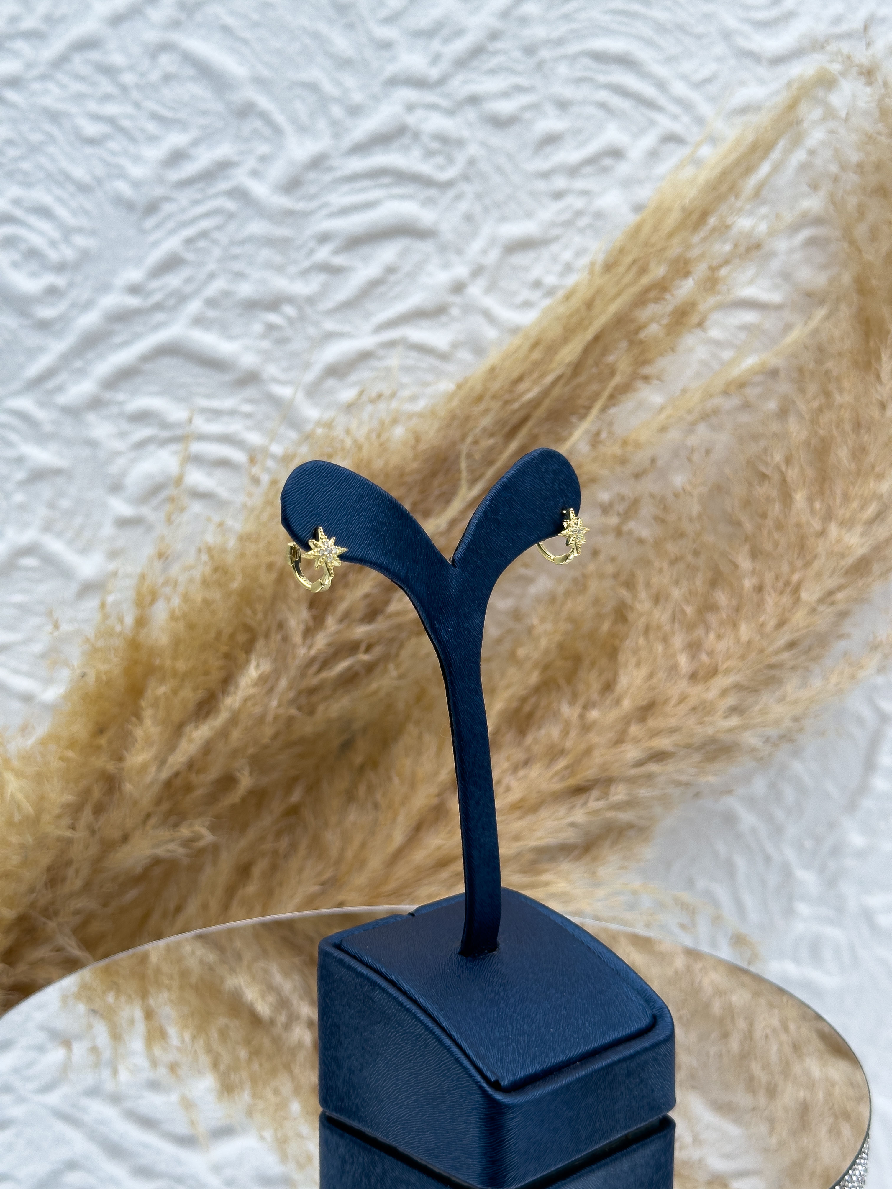 925 Ayar Gümüş Gold Renk Kuzey Yıldızı Halka Çocuk Küpesi – Zarif, Işıltılı ve Hediyelik Kız Çocuk Küpe